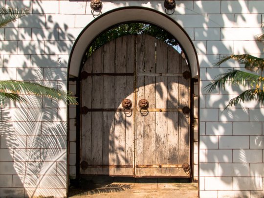 Maintaining wooden doors: preserving beauty and functionality